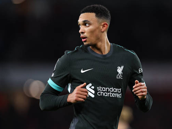 Hal Ini Bikin Jamie Carragher Khawatirkan Masa Depan Trent Alexander-Arnold