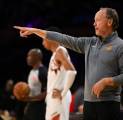 Mike Budenholzer Puji Defense Anak Asuhnya Saat Bekuk Suns