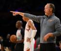 Mike Budenholzer Puji Defense Anak Asuhnya Saat Bekuk Suns