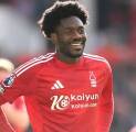 Milan dan Roma Bersaing Datangkan Ola Aina dari Nottingham Forest