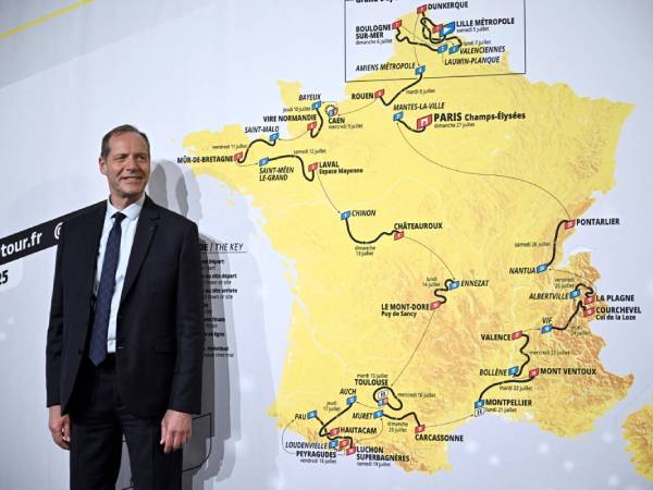 Christian Prudhomme, direktur Tour de France, berpose dalam sebuah acara media di Paris pada Selasa (29/10). (Foto: AFP)