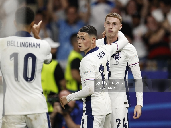 Cole Palmer dan Phil Foden bersaing di timnas Inggris