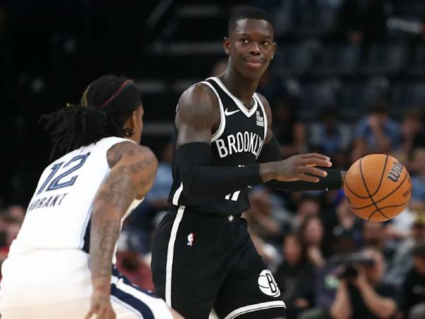 Dennis Schroder (kanan) mencetak 33 poin saat Brooklyn Nets meraih kemenangan 119-106 atas Memphis Grizzlies pada hari Rabu (30/10). (Foto: AP)