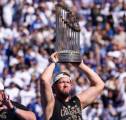 Clayton Kershaw Nikmati Parade Dodgers Yang Telah Lama Ditunggu-Tunggu