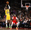 LeBron James Suka Dengan Ball Movement Saat Lakers Menang Lawan Raptors