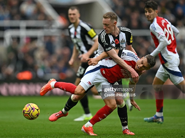 Gelandang Newcastle United, Sean Longstaff, di laga melawan Arsenal