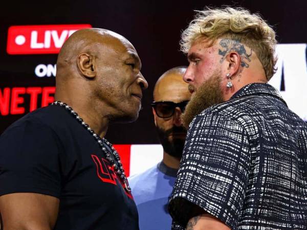 Mike Tyson (kiri) dan Jake Paul. (Foto: Fight TV)