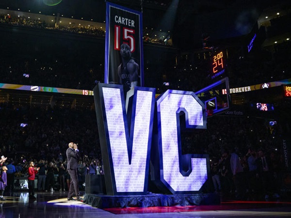 Vince Carter Emosional Lihat Nomor 15 Miliknya Dipensiunkan Raptors