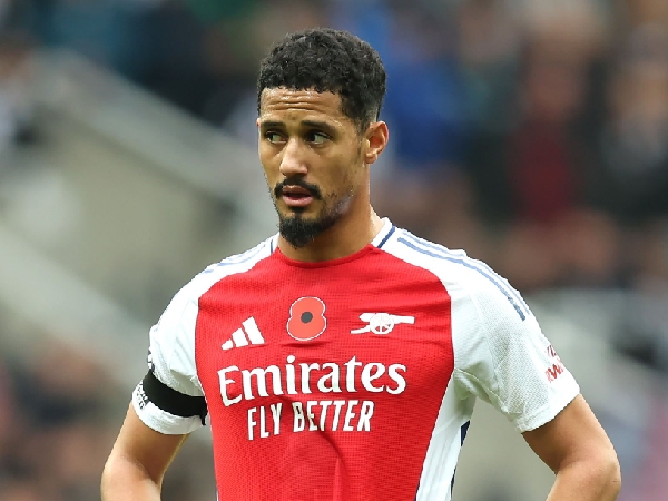 Bek Arsenal, William Saliba