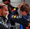 Lewis Hamilton Mengucapkan Selamat ke Verstappen