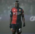 Debut Singkat Mario Balotelli Bersama Genoa Ditandai dengan Kartu Kuning