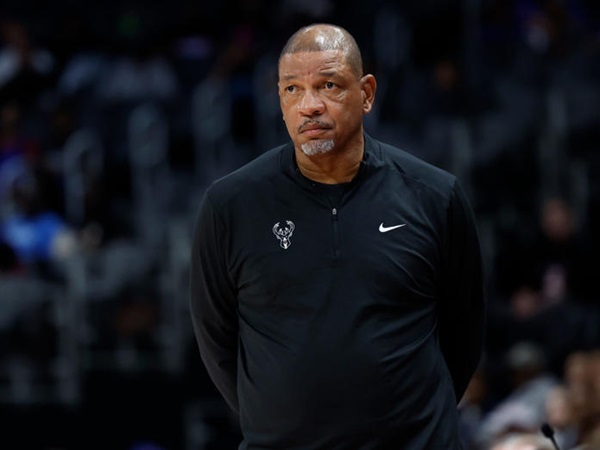 Doc Rivers Masih Yakin Bucks Lolos ke Babak Playoff