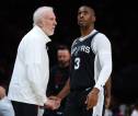 Gregg Popovich Sakit, Chris Paul Enggan Mengganggu