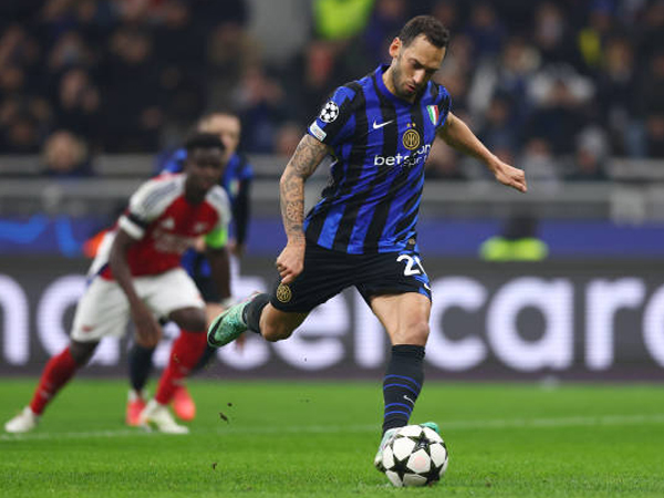 Inter Milan Tundukkan Arsenal 1-0 Lewat Gol Penalti Hakan Calhanoglu