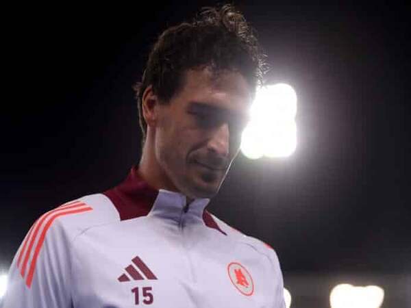 Mats Hummels dilaporkan mulai gerah dengan situasinya di AS Roma, yang terus menerus menjadi pemain cadangan di bawah kendali pelatih Ivan Juric / via Getty Images