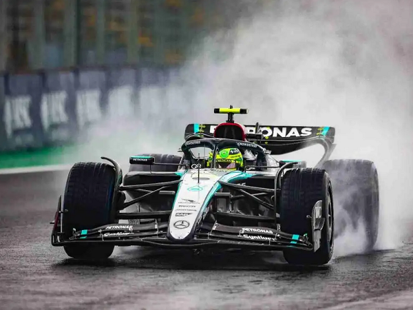 Mercedes akan cari solusi terkait permasalahan Lewis Hamilton di GP Brasil.