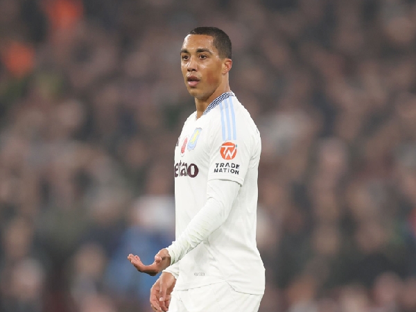 Youri Tielemans Bangga dengan Perjuangan Villa Meski Tumbang di Anfield