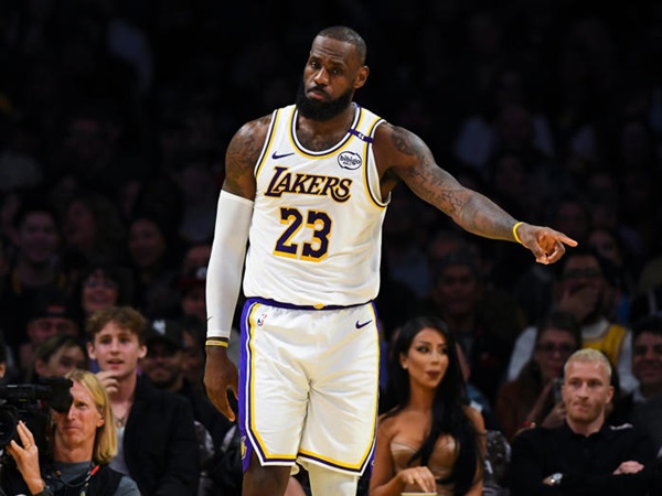 LeBron James Meraih Triple-double Berkat Bantuan Fansnya