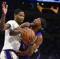 LeBron James Puji Kemampuan Bertahan Dari Cam Reddish