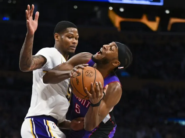 LeBron James salut dengan kemampuan bertahan dari Cam Reddish.