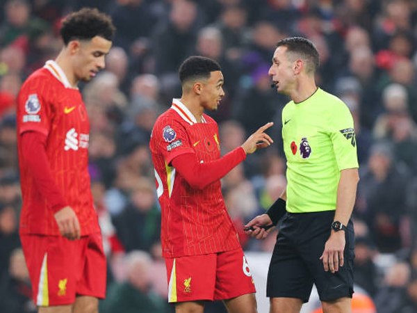 Menelusuri Sejarah Kontroversial Wasit David Coote dengan Liverpool