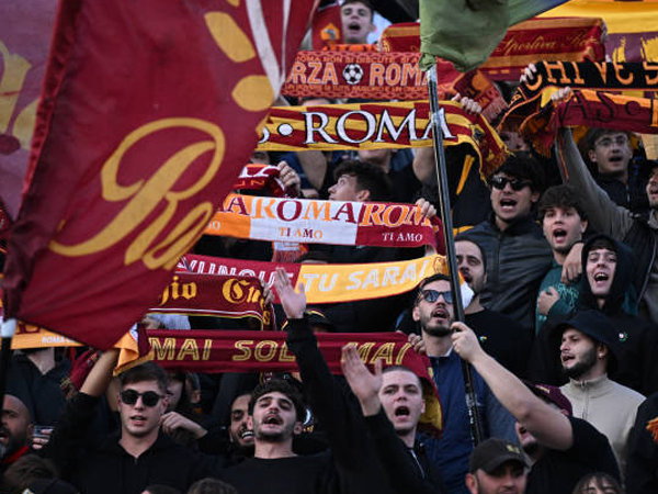 Pecat Pelatih Kedua dalam Dua Bulan, Fans AS Roma Protes Keras Friedkin