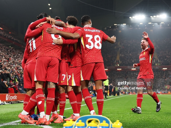 Liverpool memimpin klasemen Premier League di atas Manchester City