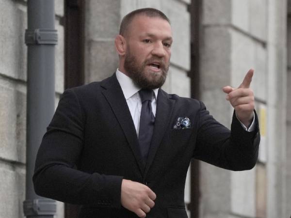 Conor McGregor terlihat di luar sidang pengadilan. (Foto: AP)