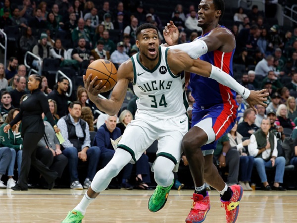 Giannis Antetokounmpo Mengamuk, Bawa Bucks Libas Pistons