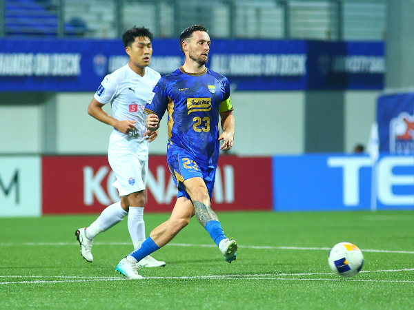 Gelandang Persib, Marc Klok