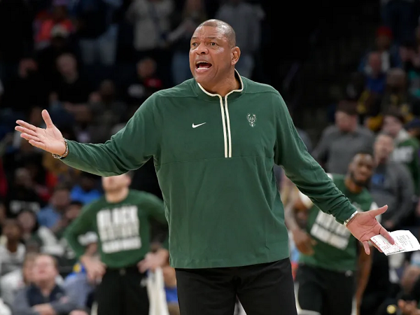 Doc Rivers frustasi dengan wasit yang berat sebelah di laga versus Hornets.