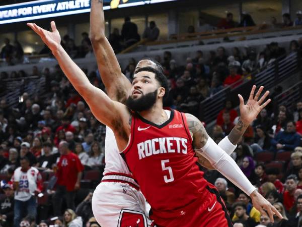 Fred VanVleet mencetak 28 poin saat Houston Rockets menggulung Chicago Bulls 143-107 pada hari Minggu (17/11) malam. (Foto: AP)