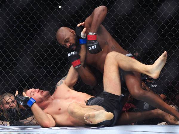 Jon Jones Kembali Berjaya, Sukses TKO Stipe Miocic Di UFC 309