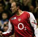 Lee Dixon Kenang Momen Adu Jotos dengan Dennis Bergkamp