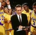 Lakers Akan Hormati Mantan Pelatih Pat Riley Dengan Patung Di Luar Arena