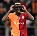 Okan Buruk Klaim Victor Osimhen Bertekad Bertahan di Galatasaray