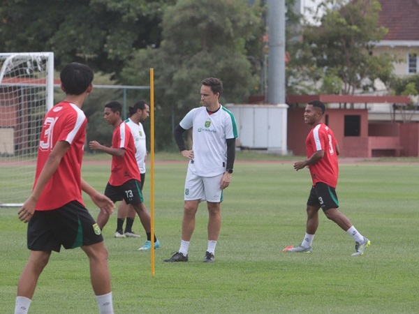 Pelatih Persebaya Surabaya, Paul Munster