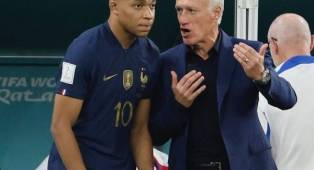 Didier Deschamps Jelaskan Alasannya Ubah Formasi Prancis saat Hadapi Italia