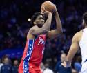 Dwight Howard Berikan Saran untuk Joel Embiid