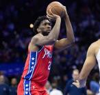 Dwight Howard Berikan Saran untuk Joel Embiid