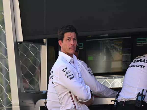 Toto Wolff Bantah Bilang Hamilton Sudah Habis Masa Jayanya