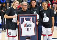 Pelatih UConn Geno Auriemma Ukir Kemenangan Terbanyak Di NCAA