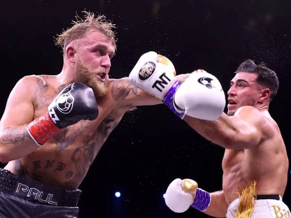 Tommy Fury (kanan) dan Jake Paul. (Foto: Fight TV)