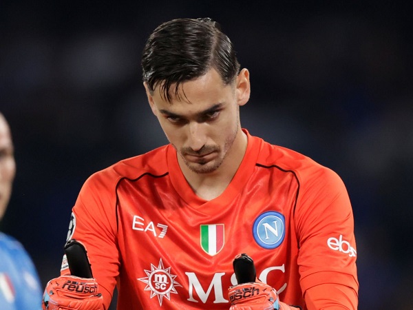 Negosiasi Kontrak dengan Napoli Terhambat, Alex Meret Diminati Inter Milan