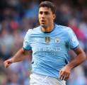 Rodri Tak Sabar Tunjukkan Trofi Ballon d'Or Pada Fans Man City