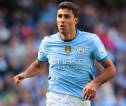 Rodri Tak Sabar Tunjukkan Trofi Ballon d'Or Pada Fans Man City