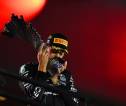 Lewis Hamilton Ucapkan Selamat ke Verstappen Usai Jadi Juara F1