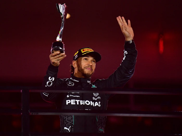 Lewis Hamilton sudah senang bisa finish runner-up di GP Las Vegas.