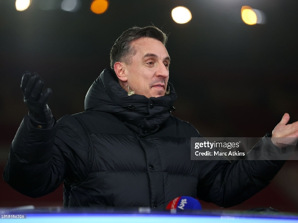 Gary Neville memfavoritkan Arsenal dan Liverpool dalam perebutan gelar Premier League