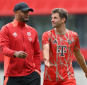 Meski Jarang Masuk Starting XI, Thomas Muller Masih Kagumi Vincent Kompany